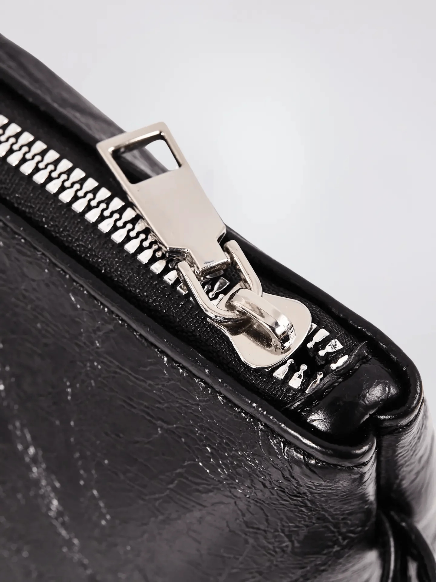 Scarlett Mini Pouch - Image 3