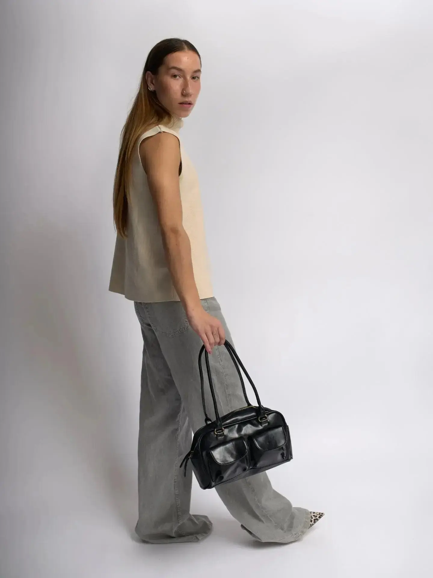 Sleek Daily Leather Carry - Image 4