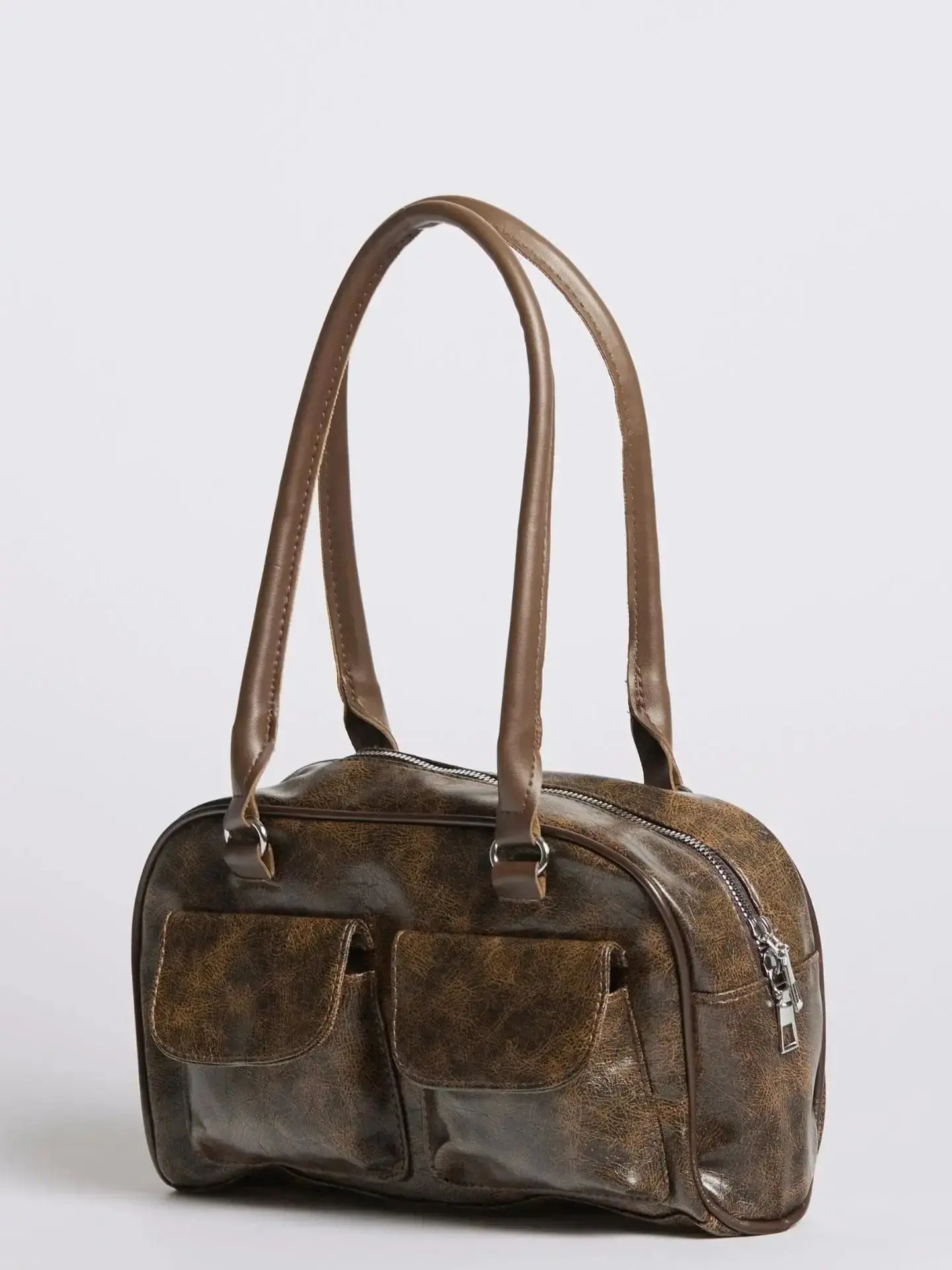 Sleek Distressed Leather Carry - Image 5